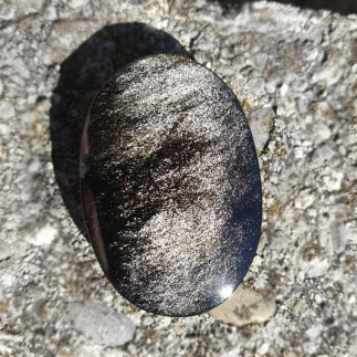 Cabochon ovale rainuré en obsidienne argentée du Mexique