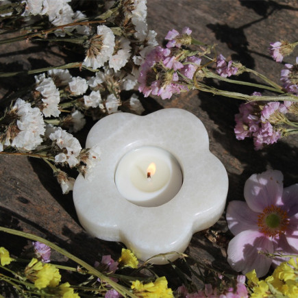 Bougeoir fleur en onyx blanc San Luis .Bougeoirs en pierre pour les quatre saisons de l'année.