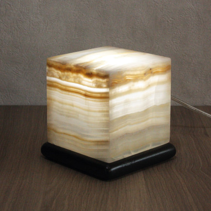 Lampe d'appoint artisanale en forme de cube