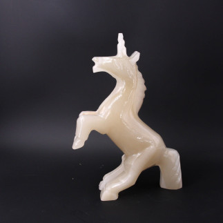 Sculpture de licorne, taillée de façon artisanale en onyx marbre