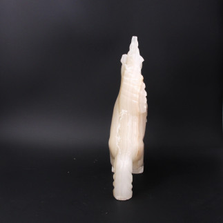 Sculpture de licorne, taillée de façon artisanale en onyx marbre