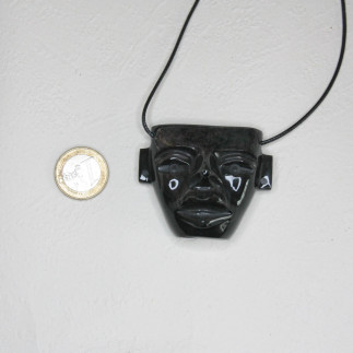 Pendentif masque en obsidienne manto huichol en provenance du Mexique