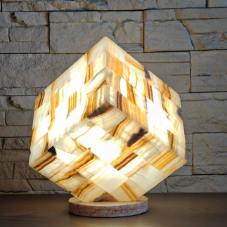Lampe Atome en Onyx Ambre – Cube Sculptural Lumineux