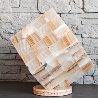 Lampe Atome en Onyx Ambre – Cube Sculptural Lumineux