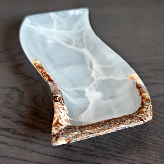 Plateau décoratif en onyx blanc de tehuacan en forme S